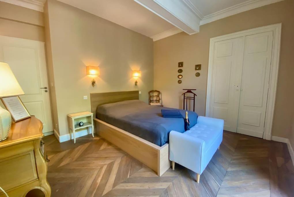 L'Historien - Avec Balcon Coeur De Nimes Appartement Buitenkant foto